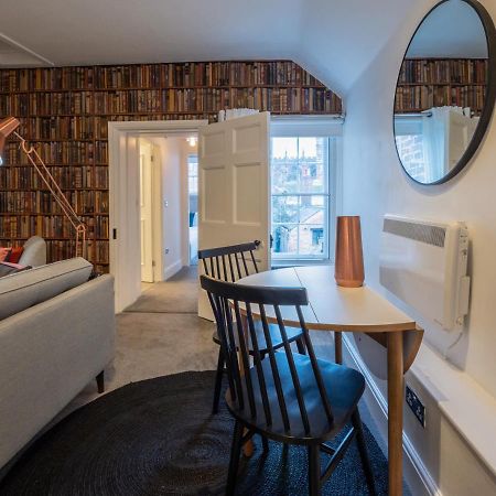 Contemporary Apartment On The Historic Rows 체스터 외부 사진