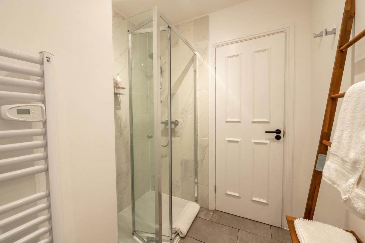 Contemporary Apartment On The Historic Rows 체스터 외부 사진