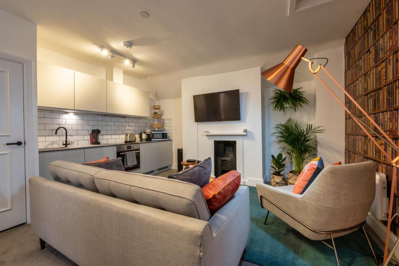 Contemporary Apartment On The Historic Rows 체스터 외부 사진