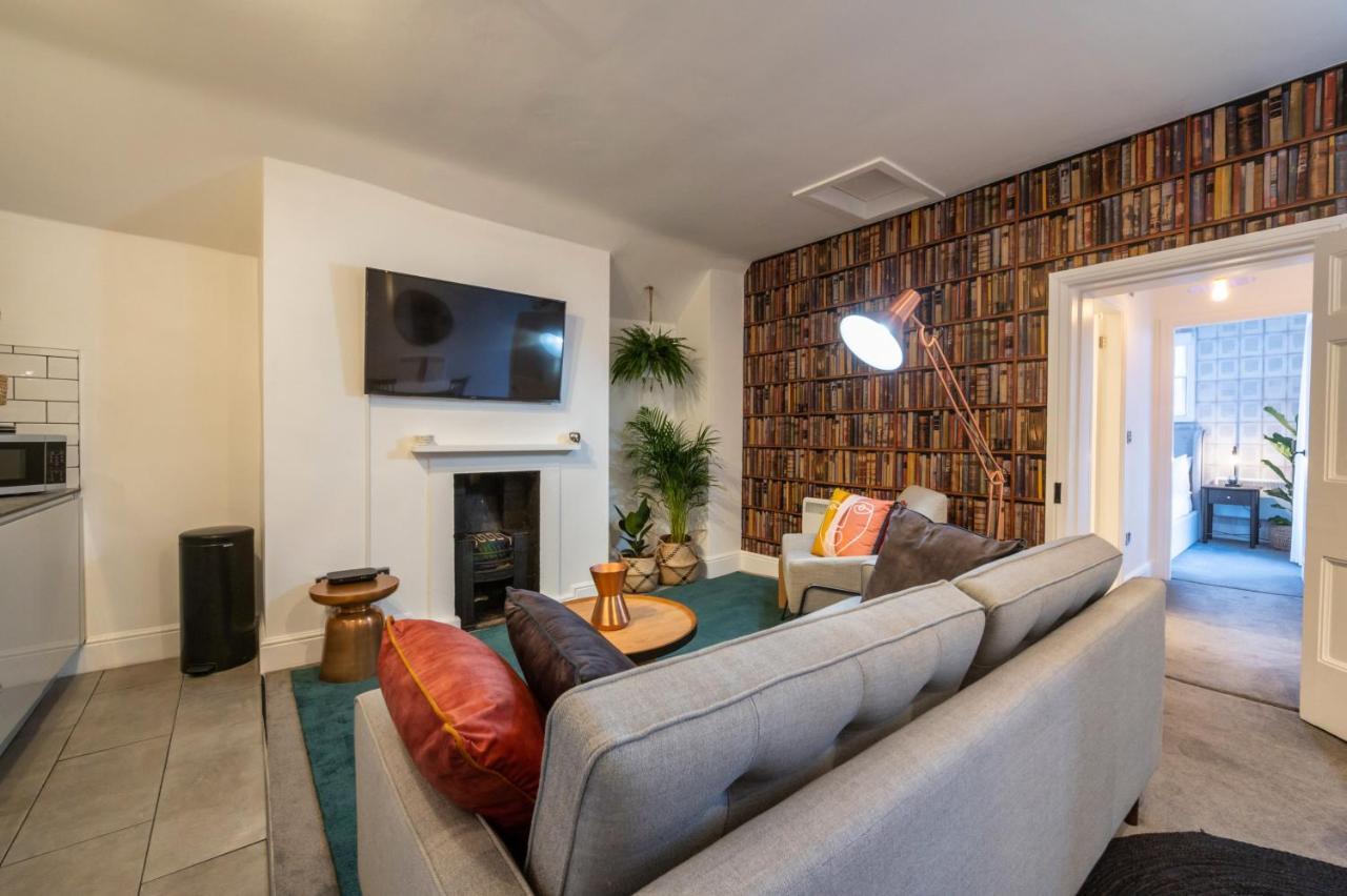 Contemporary Apartment On The Historic Rows 체스터 외부 사진
