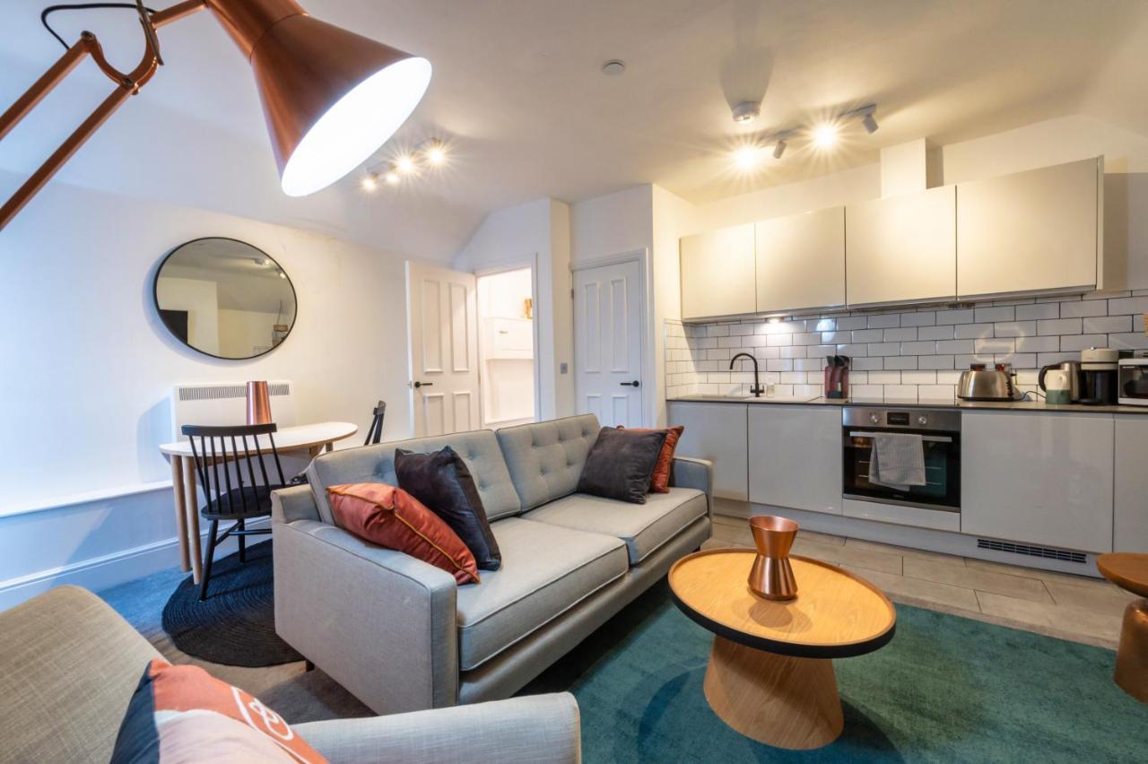 Contemporary Apartment On The Historic Rows 체스터 외부 사진